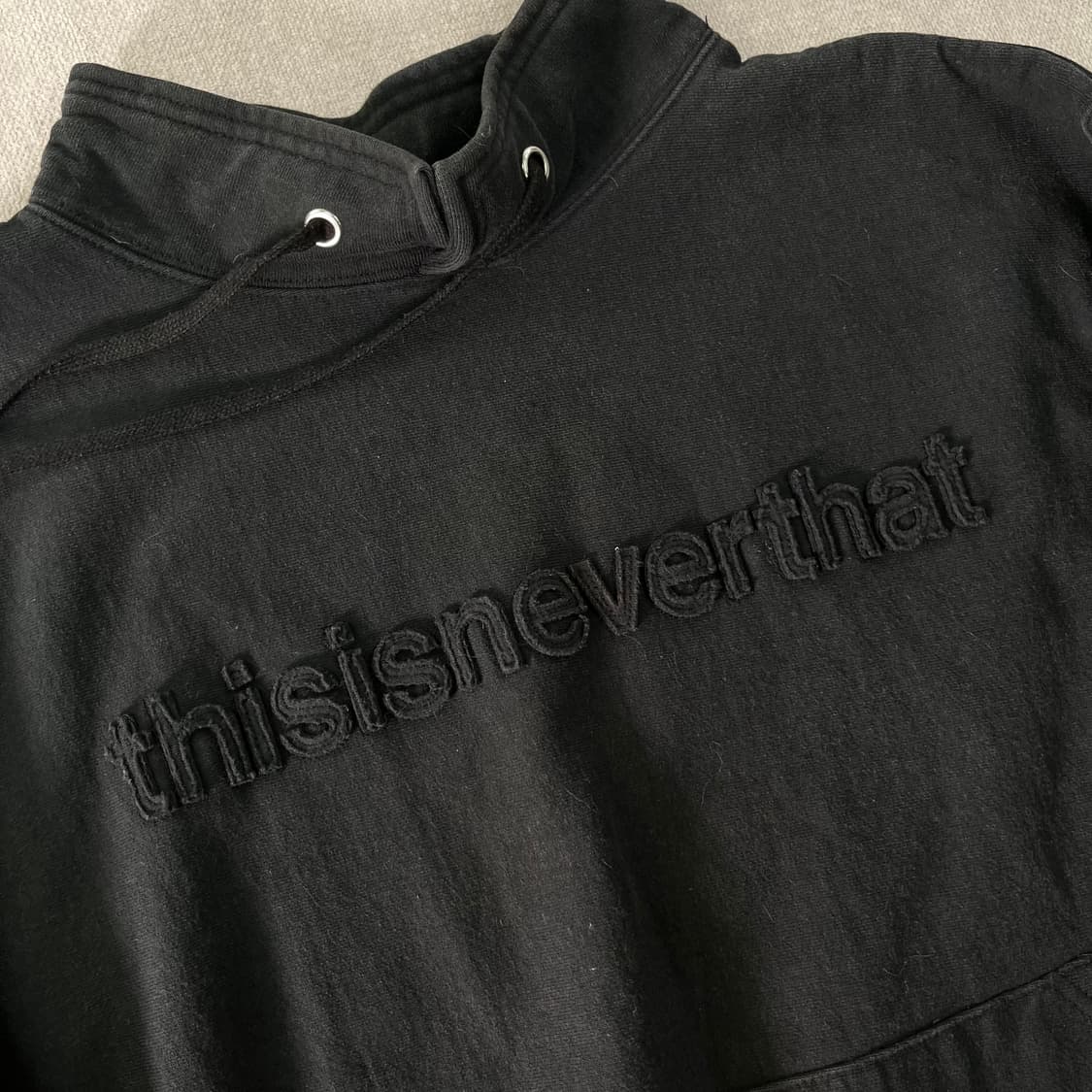 100 디스이즈네버댓 자수로고 카라 맨투맨 상품이미지2