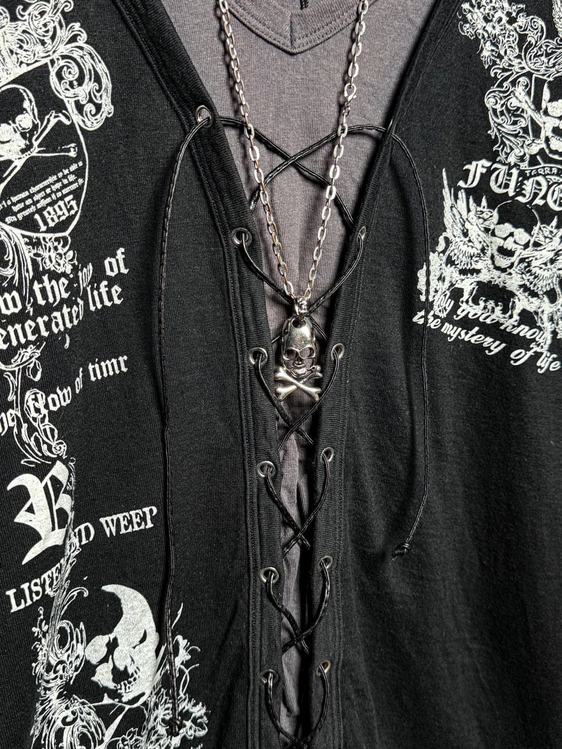 Gothic Lace-Up Chain Layered T-shirt 상품이미지4