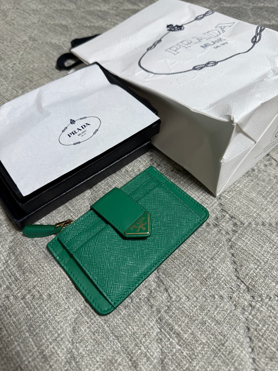 프라다 사피아노 레더 카드홀더 지갑 망고 컬러 상품이미지1