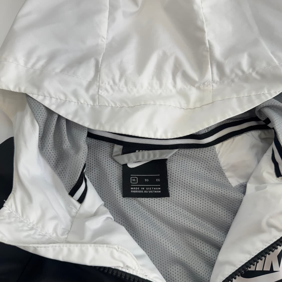 Nike 나이키 블랙 화이트 배색 바람막이 상품이미지5