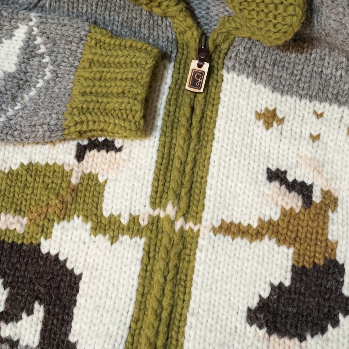 부기홀리데이 X Granted 캐나다 스웨터 상품이미지8