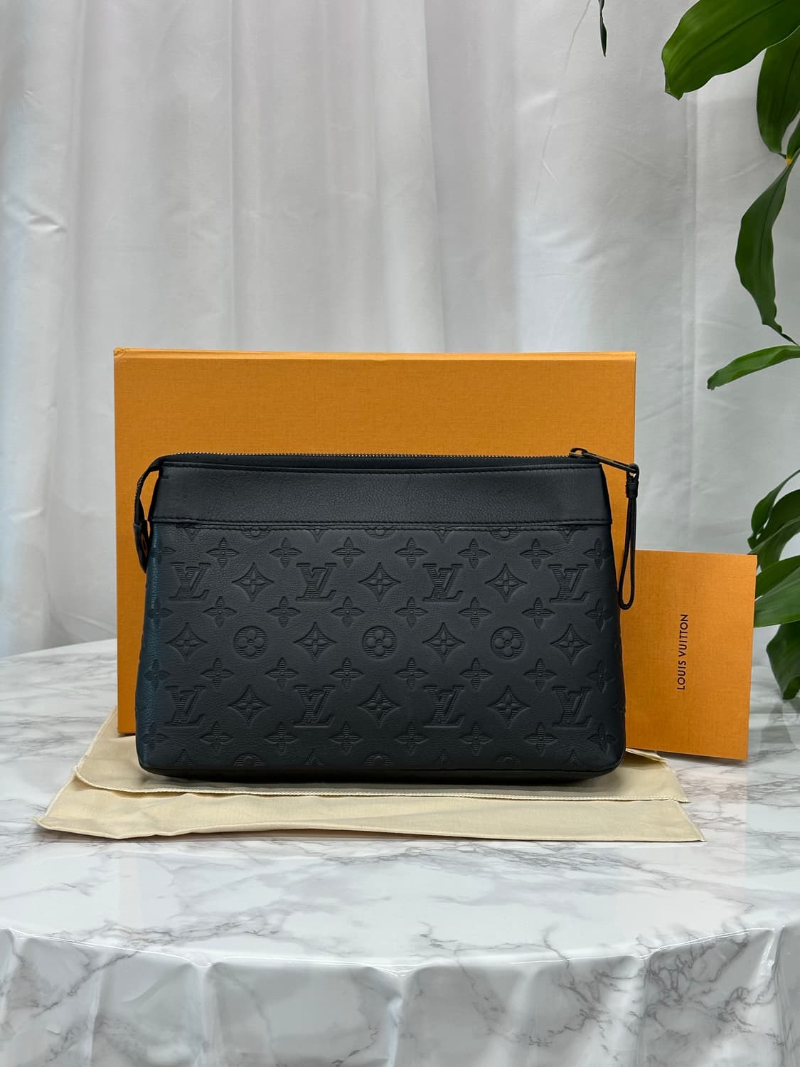 루이비통 포쉐트 보야주 쉐도우 클러치 상품이미지1