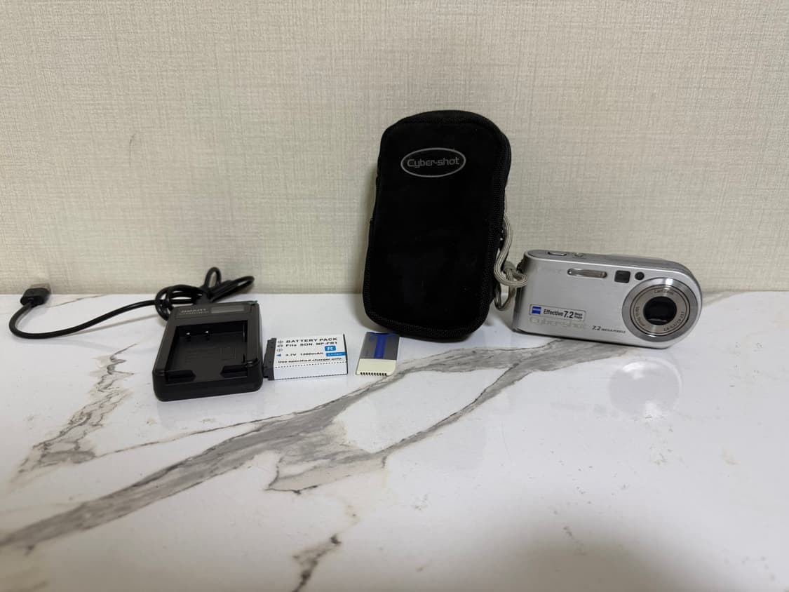 소니 사이버샷 DSC-P200 디지털카메라 상품이미지1