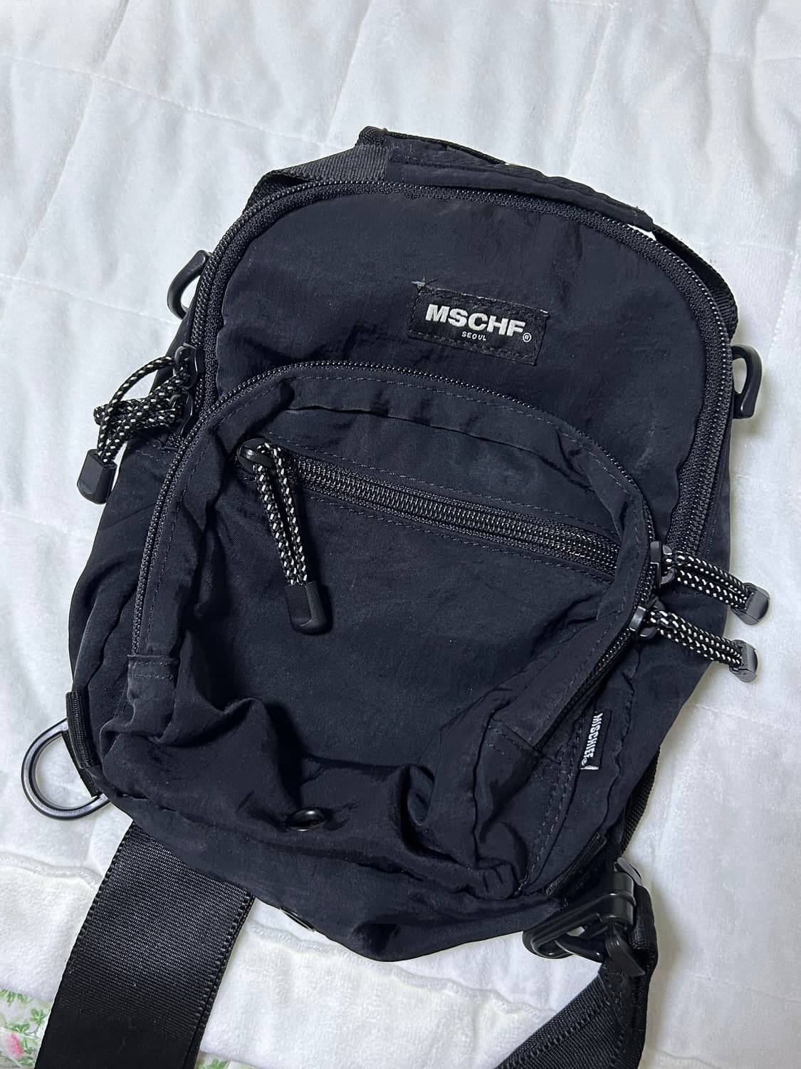 미스치프 슬링백 상품이미지1