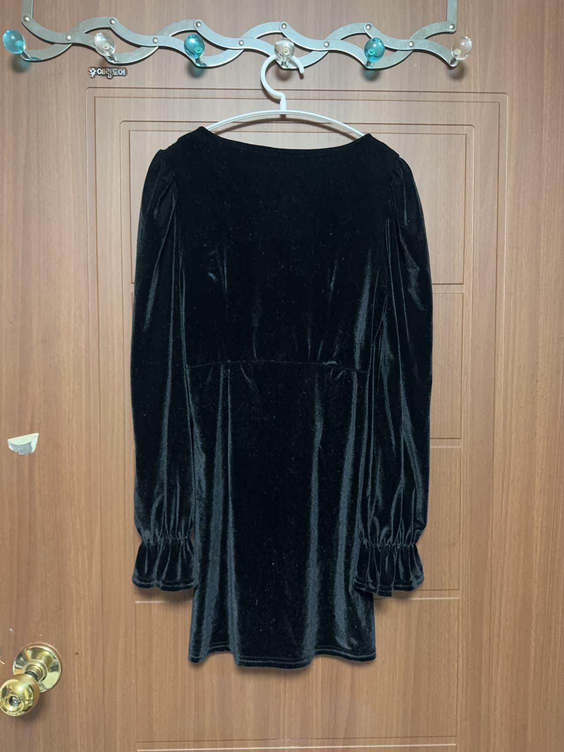 에이블리 무신사 지그재그 연말룩 공겜여주 에이블리 벨벳 블랙 원피스 상품이미지4