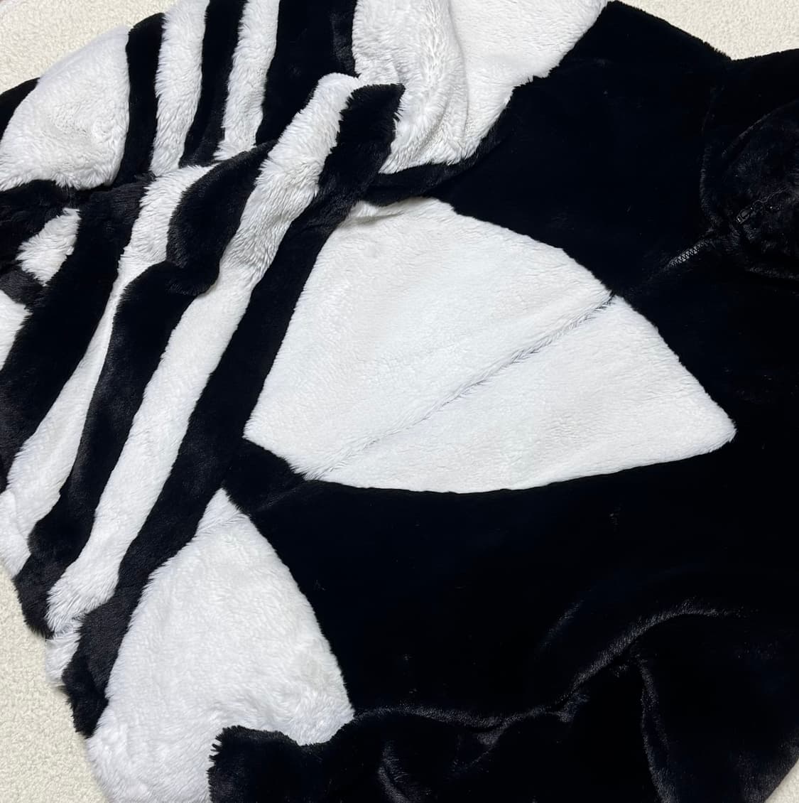 아디다스 빅 트레포일 블랙 쉐르파 퍼자켓 상품이미지3