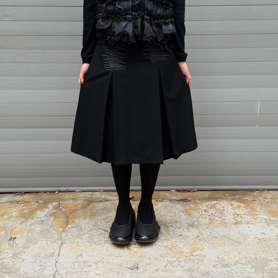 Stitch Pleated Black Skirt 상품이미지8