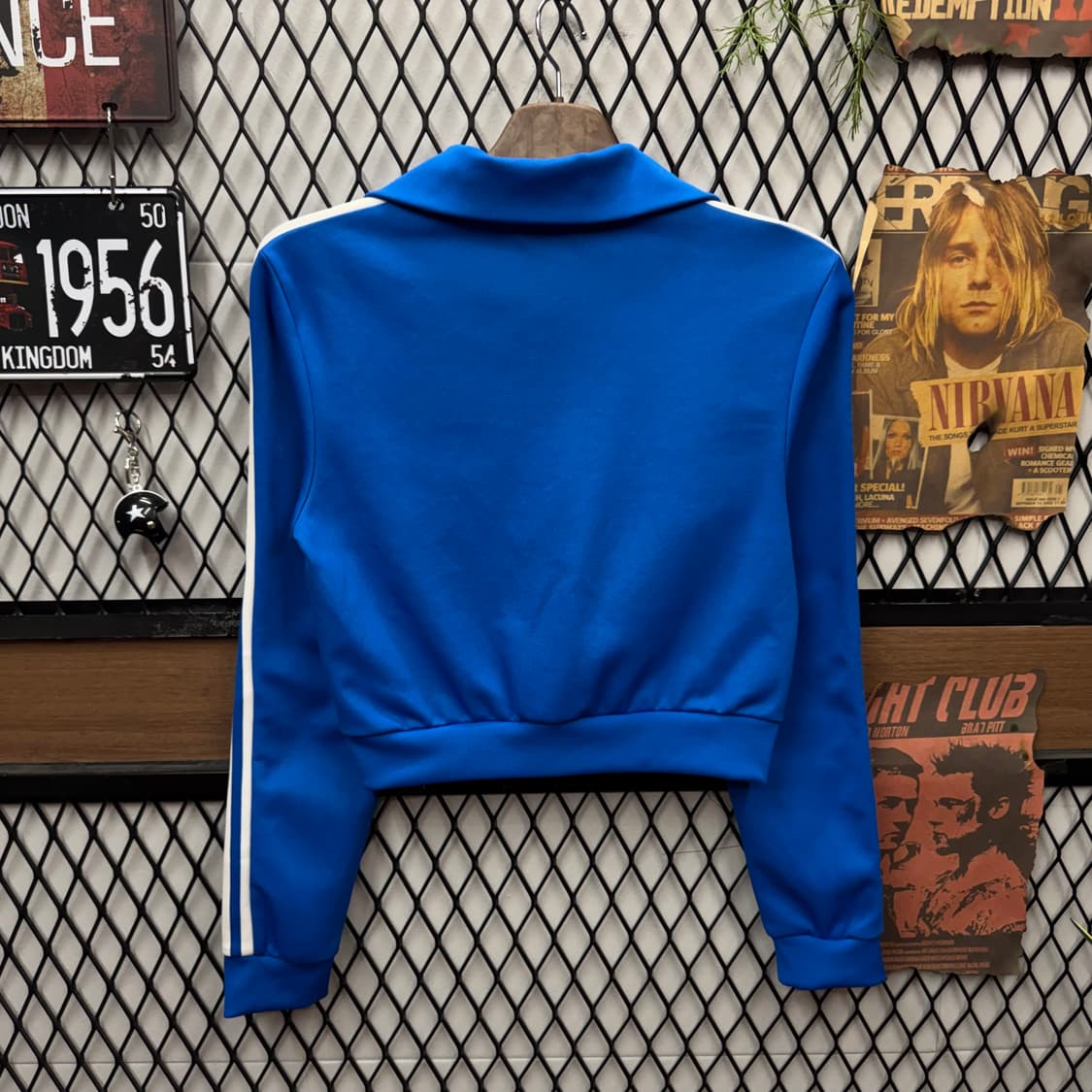 아디다스 우먼스 크롭 트랙자켓 전면 로고 포인트 블루 상품이미지2