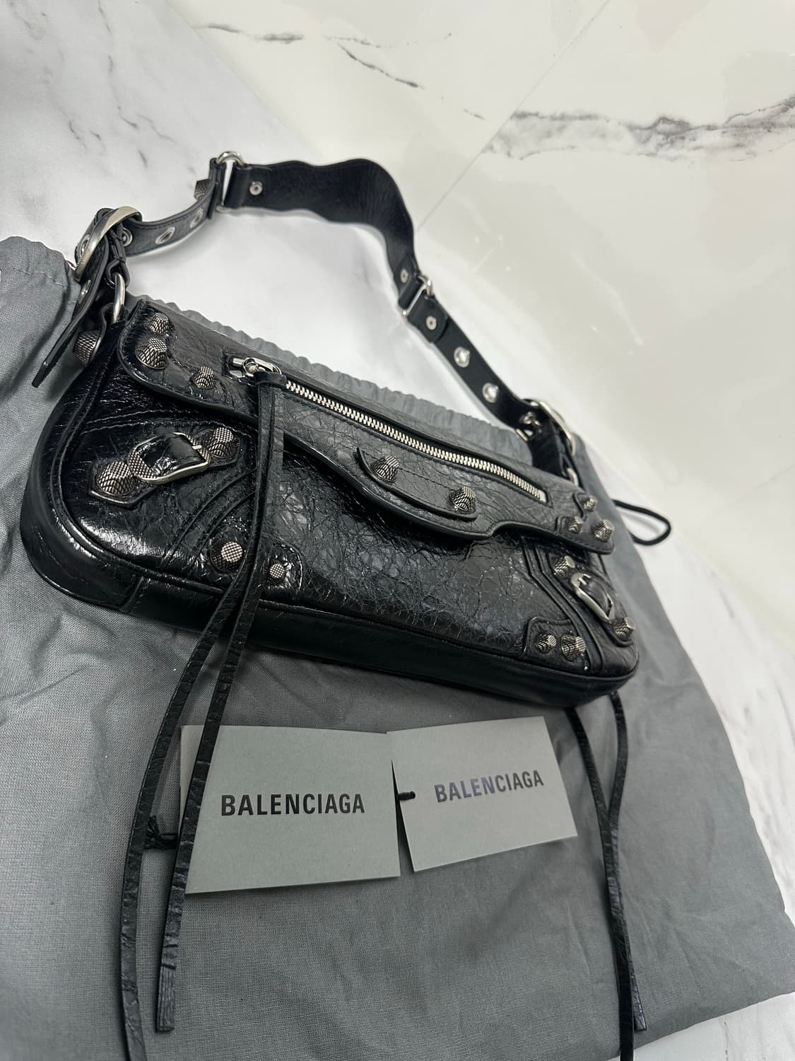[S급 정품] 발렌시아가 르카골 슬링백 스몰 블랙 상품이미지4
