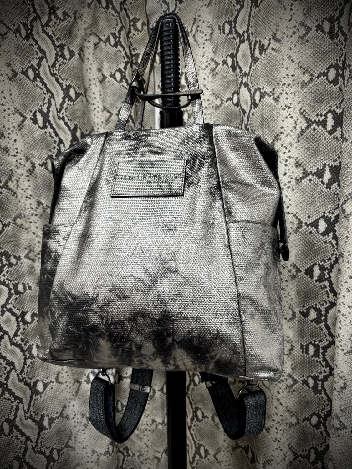 [Y2K] Metallic Washed Backpack 상품이미지1