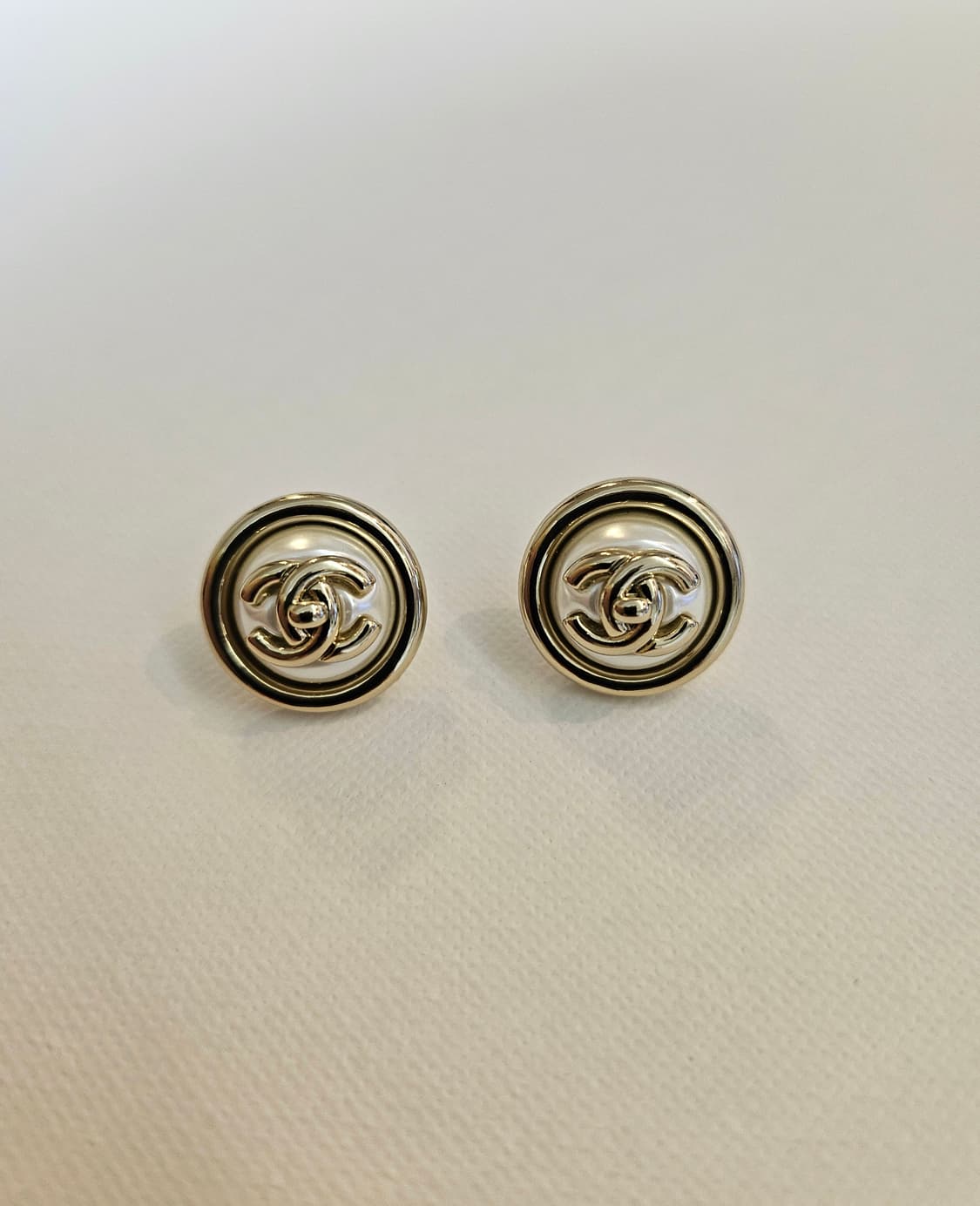 샤넬 CC 턴락 단추진주 금장 귀걸이 업사이클링 상품이미지3