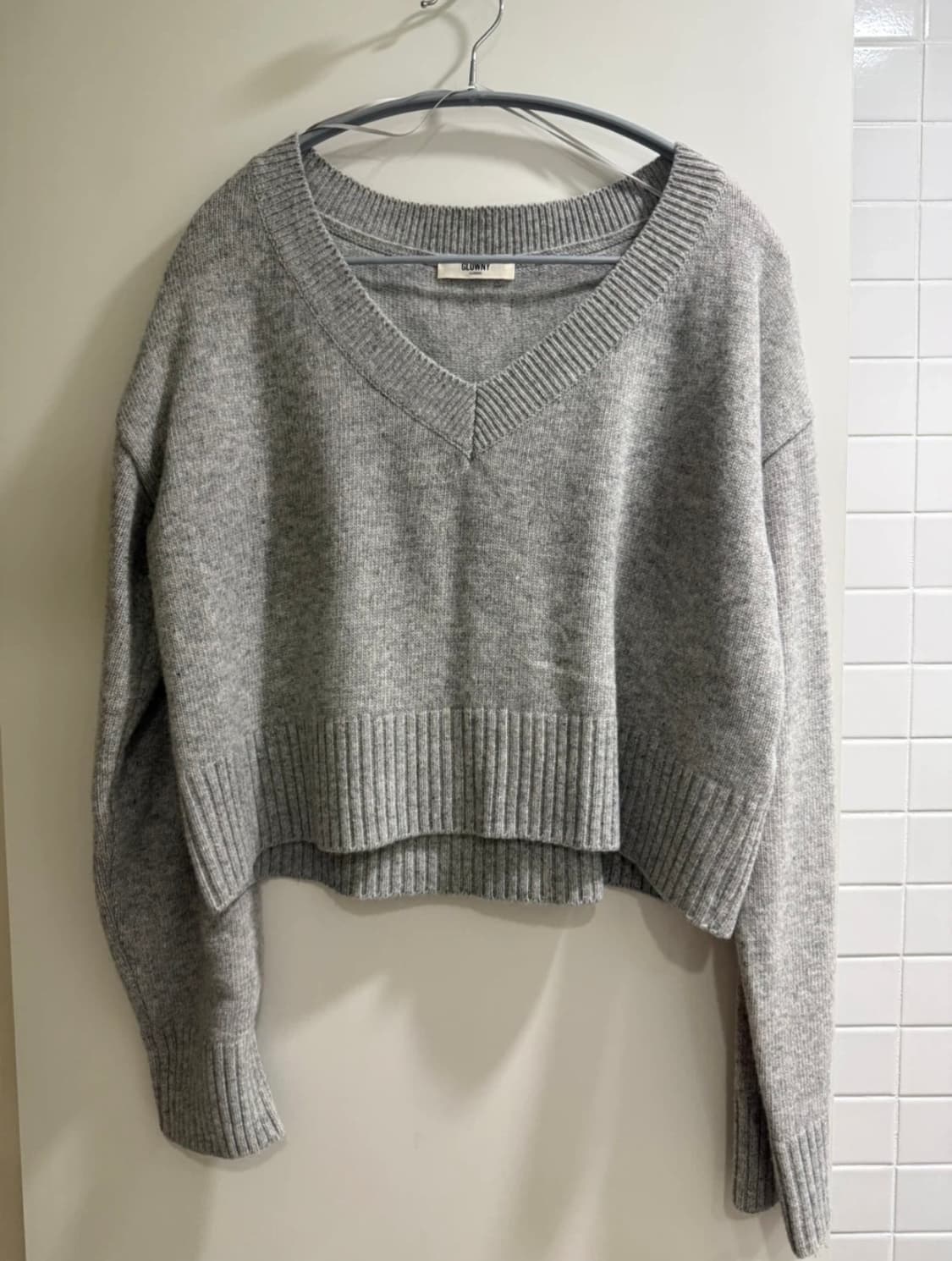 글로니 클래식 브이넥 니트 상품이미지2