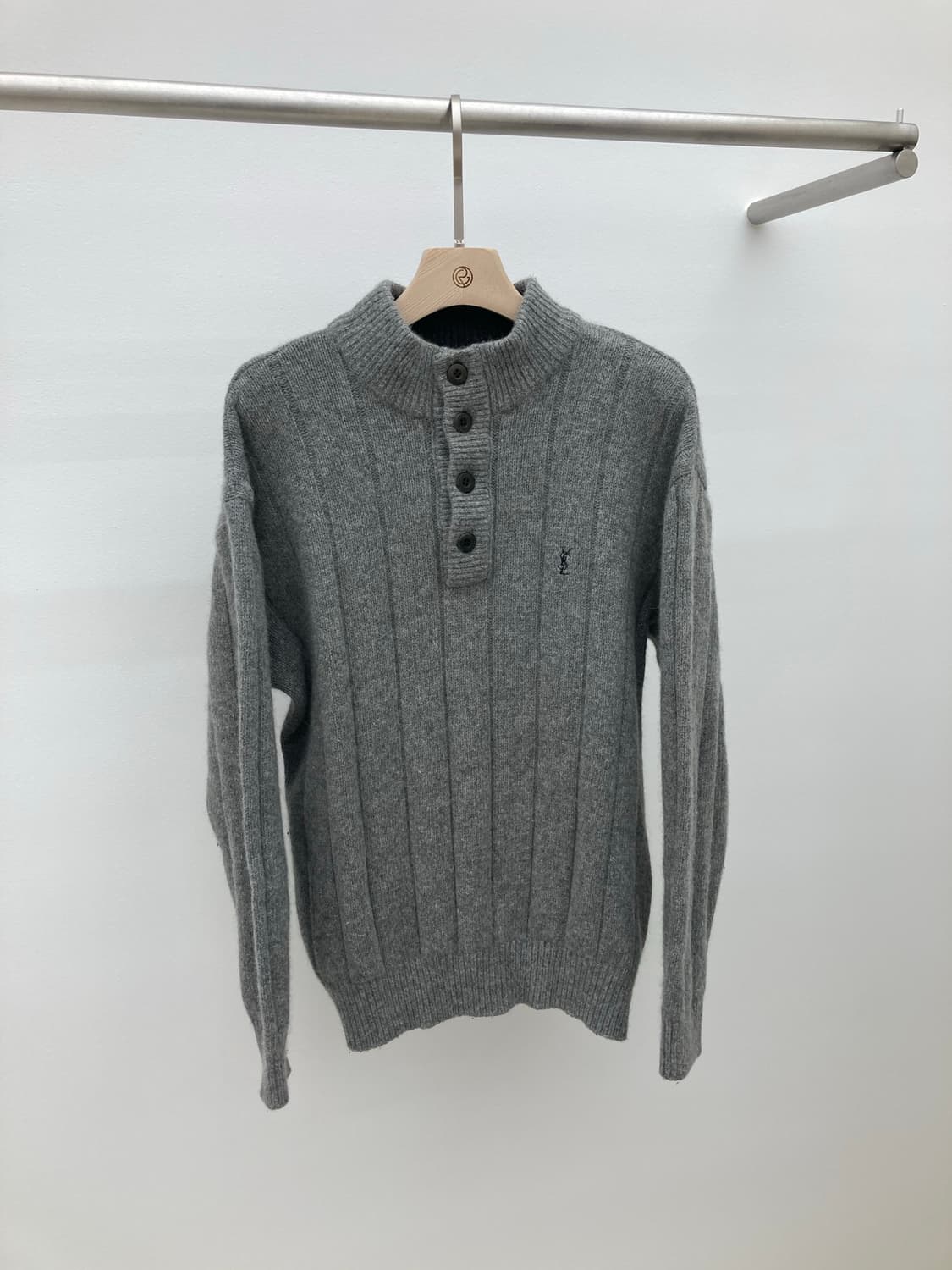 입생로랑 ysl 버튼 니트 상품이미지1