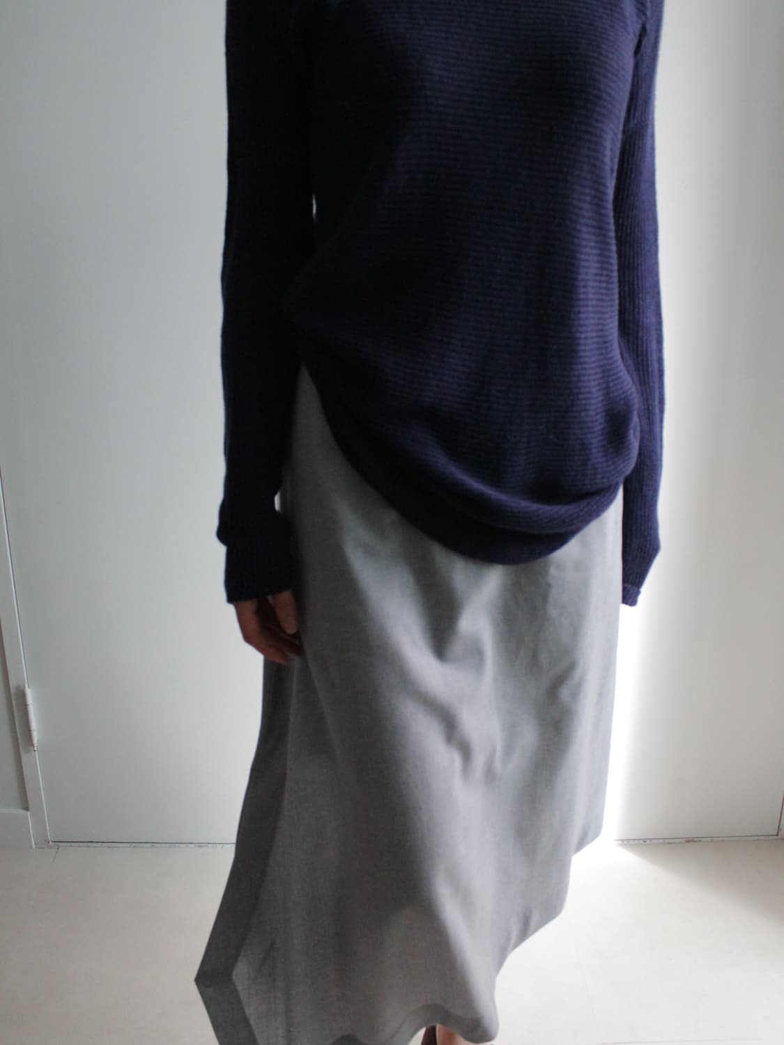 Hyke Gray asymmetry skirt 상품이미지7