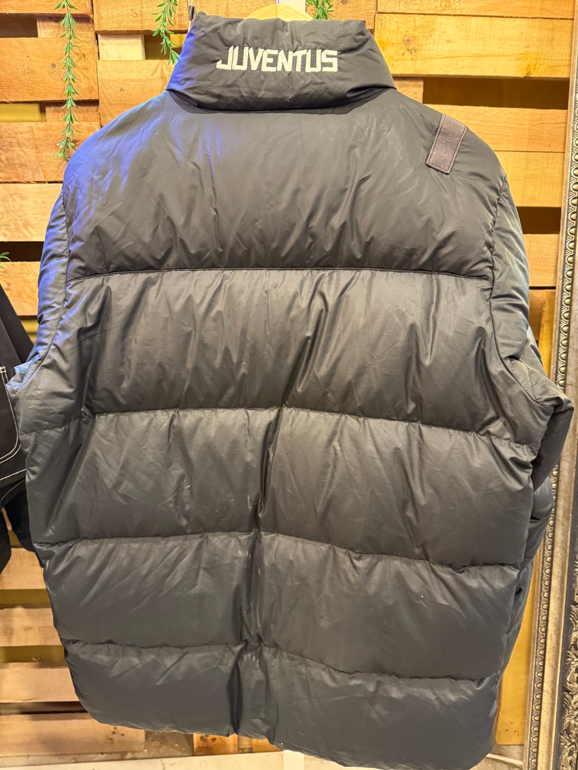 나이키 옐로스우시 블랙 패딩 상품이미지3