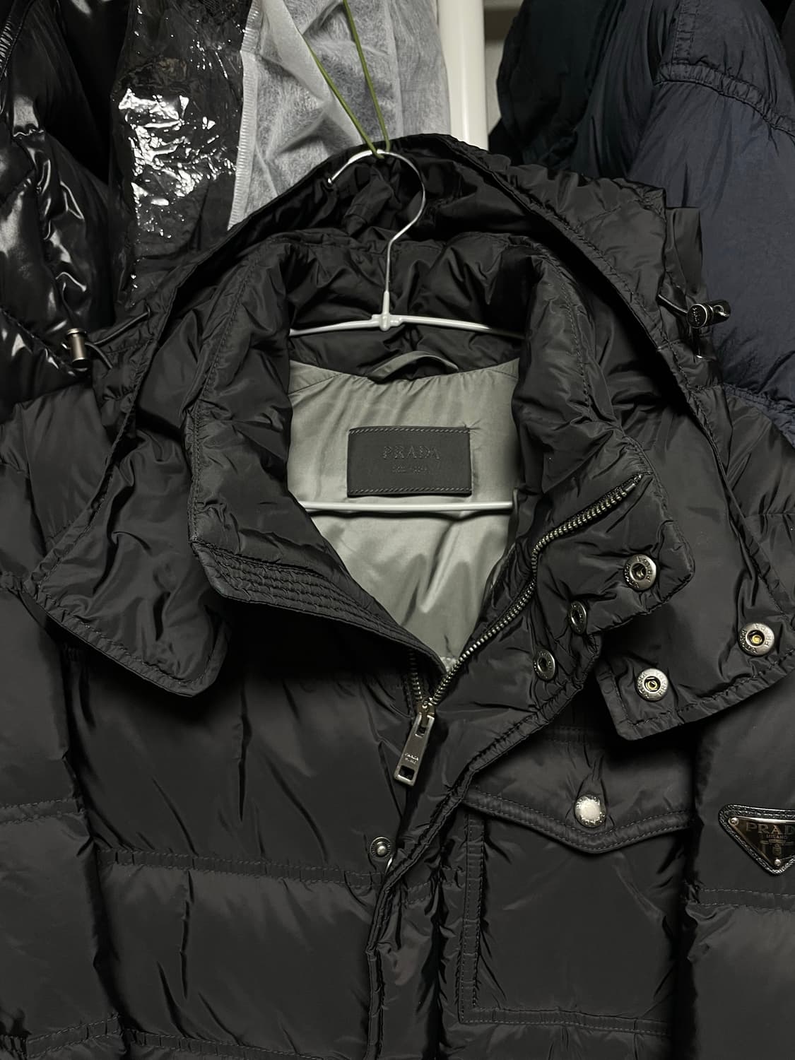 [48사이즈] 프라다 남성 삼각 로고 다운 패딩 자켓 상품이미지6