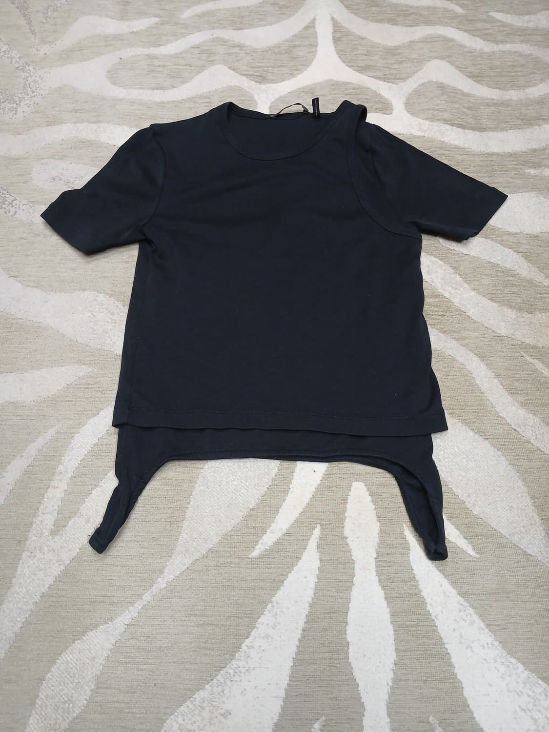 헿무트랭 (HELMUT LANG) 비대칭 컷아웃 티셔츠  상품이미지1