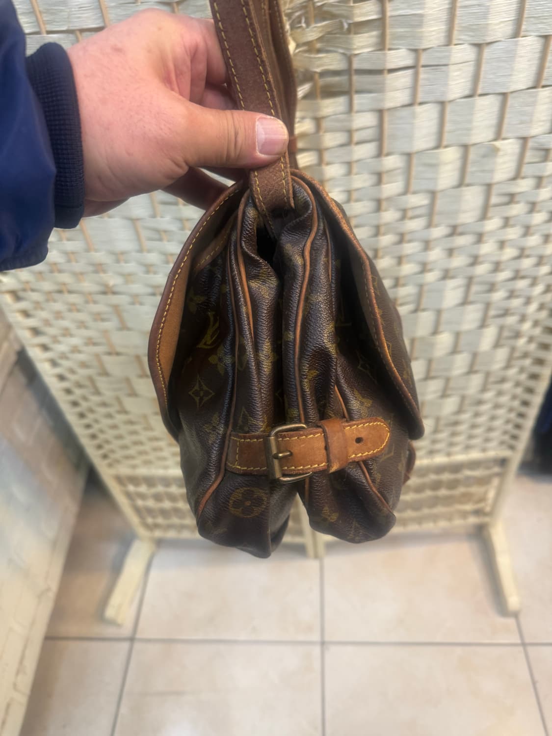 정품 루이비통 소뮈르 크로스백 팝니다 상품이미지4