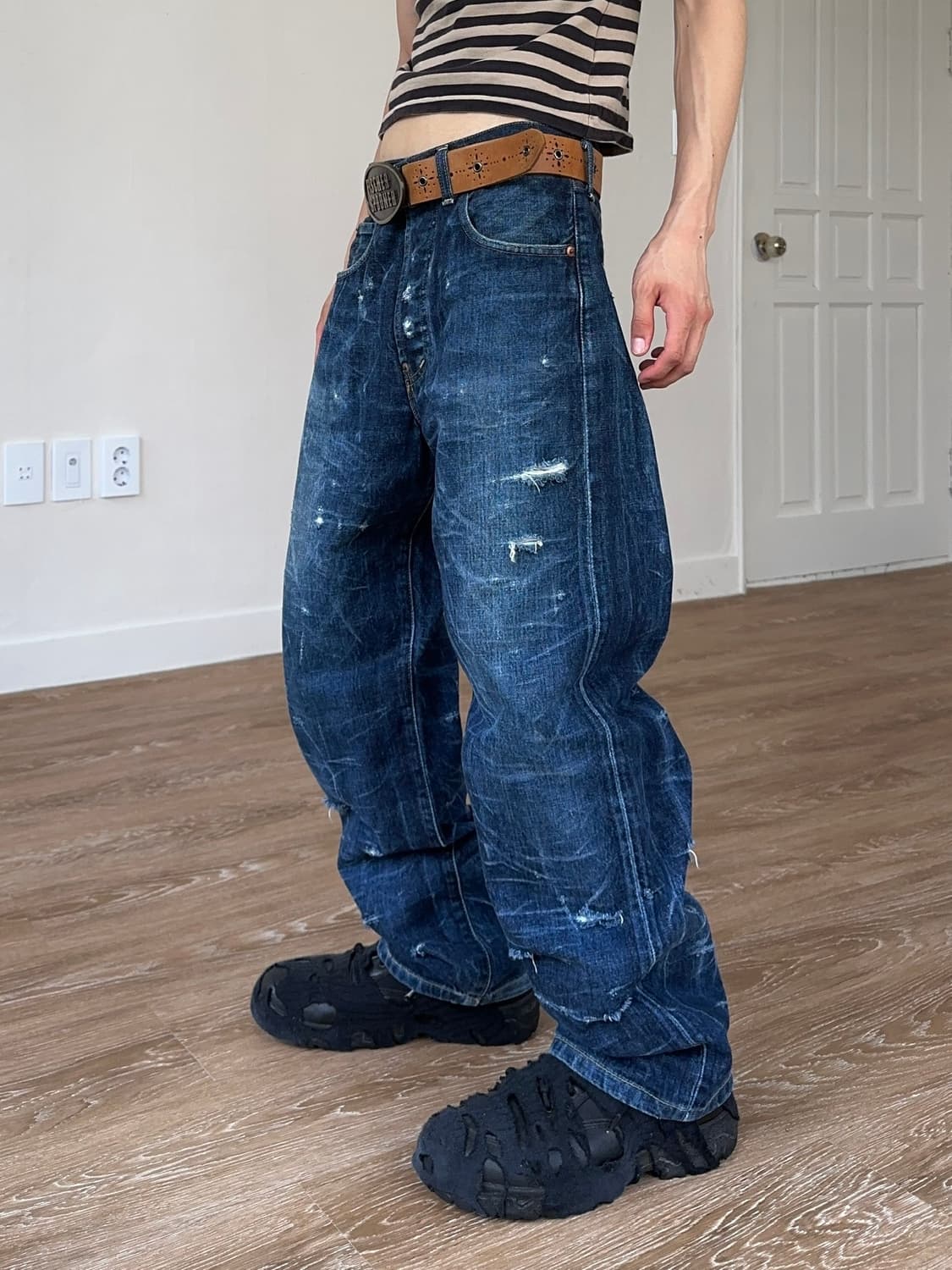 90’s Levi’s 702 대미지 디스트레스 와이드 진 상품이미지1