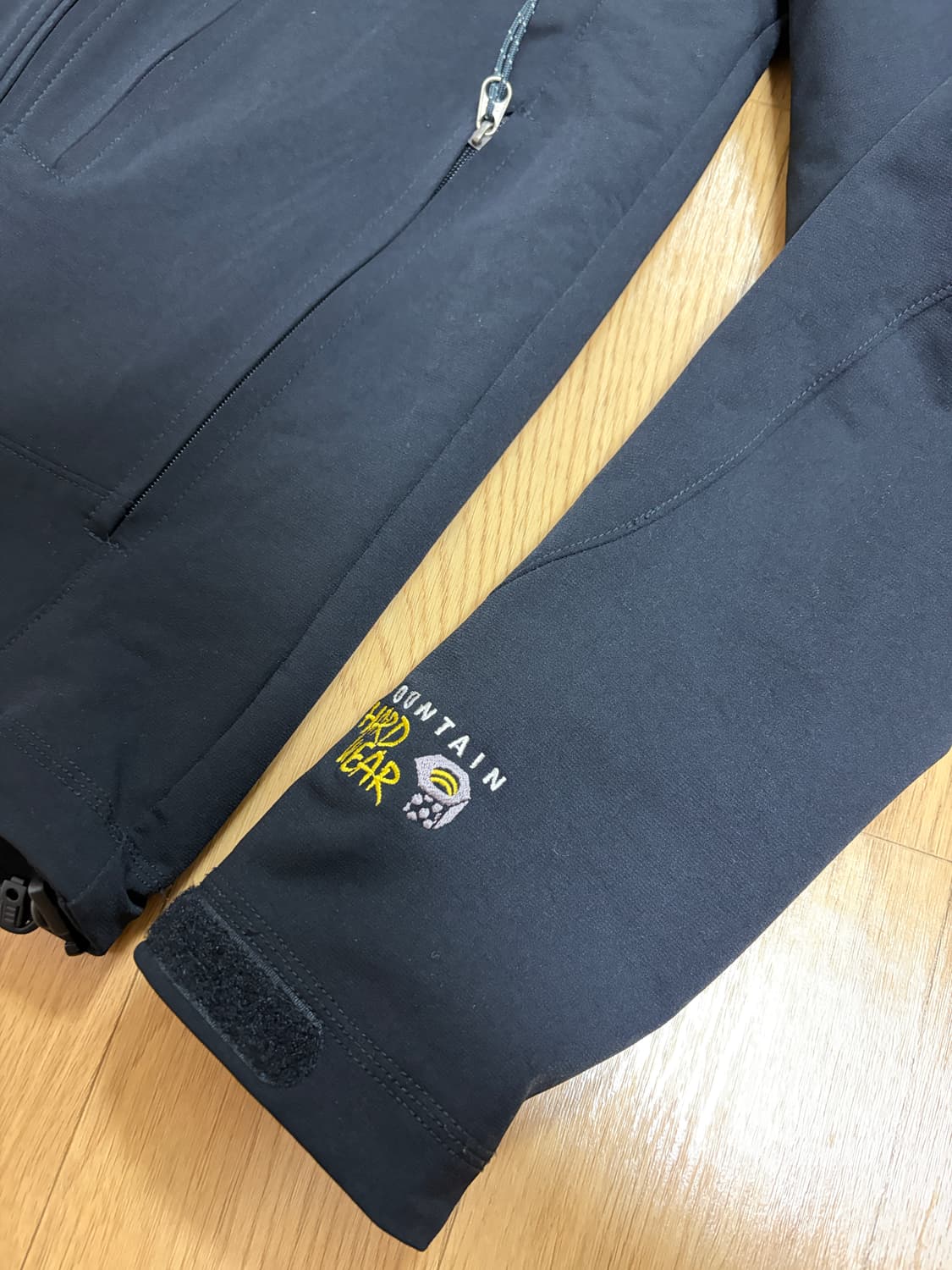 [S] 마운틴하드웨어 소프트쉘 자켓 블랙 상품이미지3