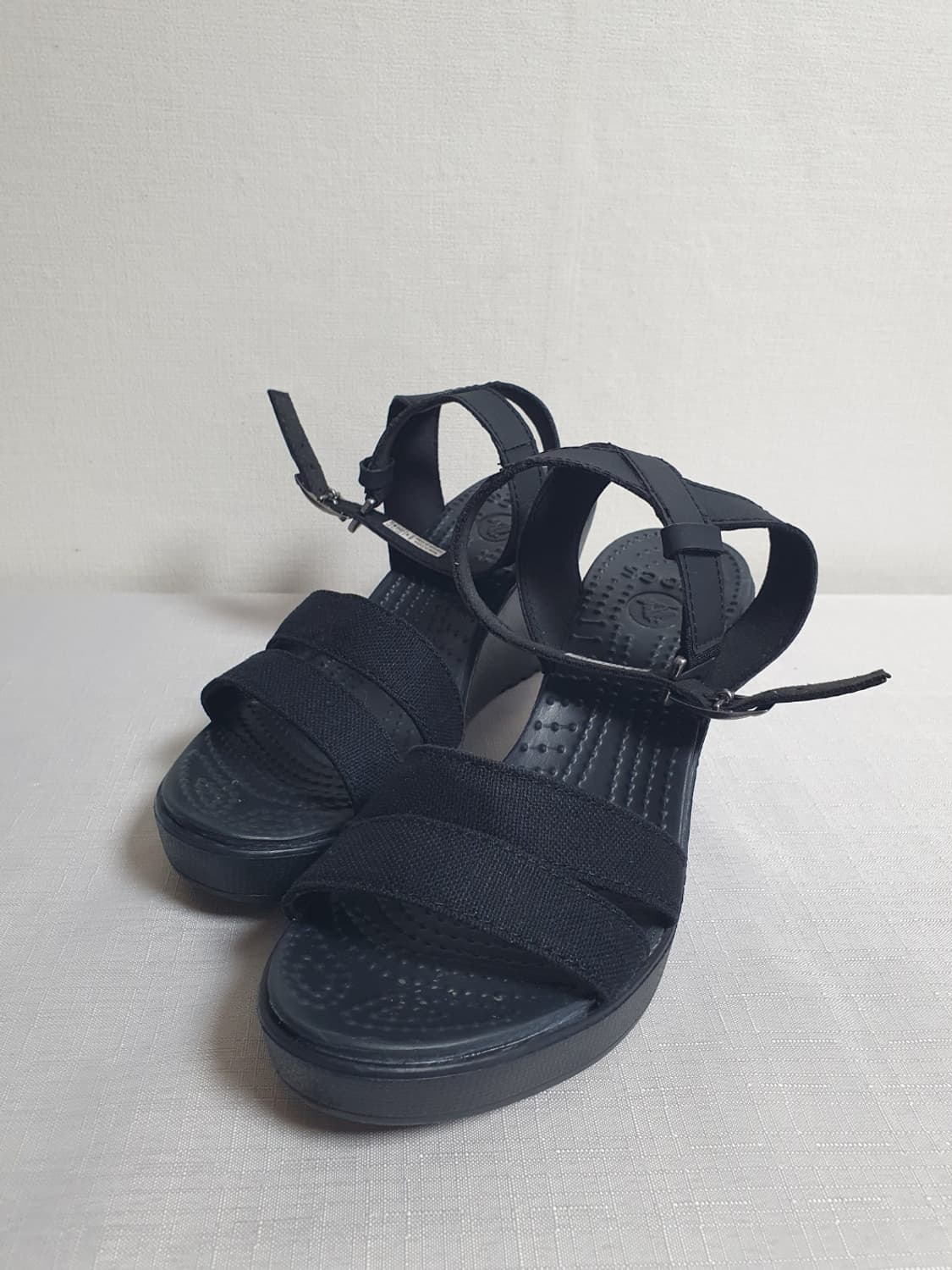 230mm 크록스 레이 웨지 샌들 블랙 상품이미지7