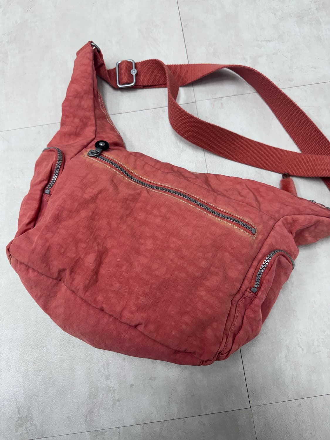 •Kipling 히피 Y2K 슬링백 코랄  상품이미지4