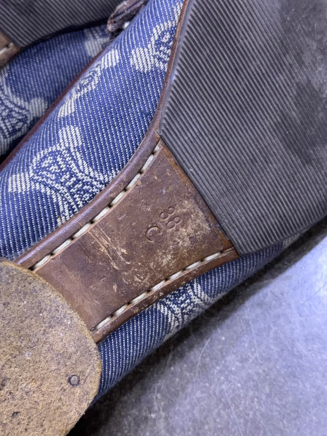 셀린느 데님 플랫 로퍼 38 상품이미지9