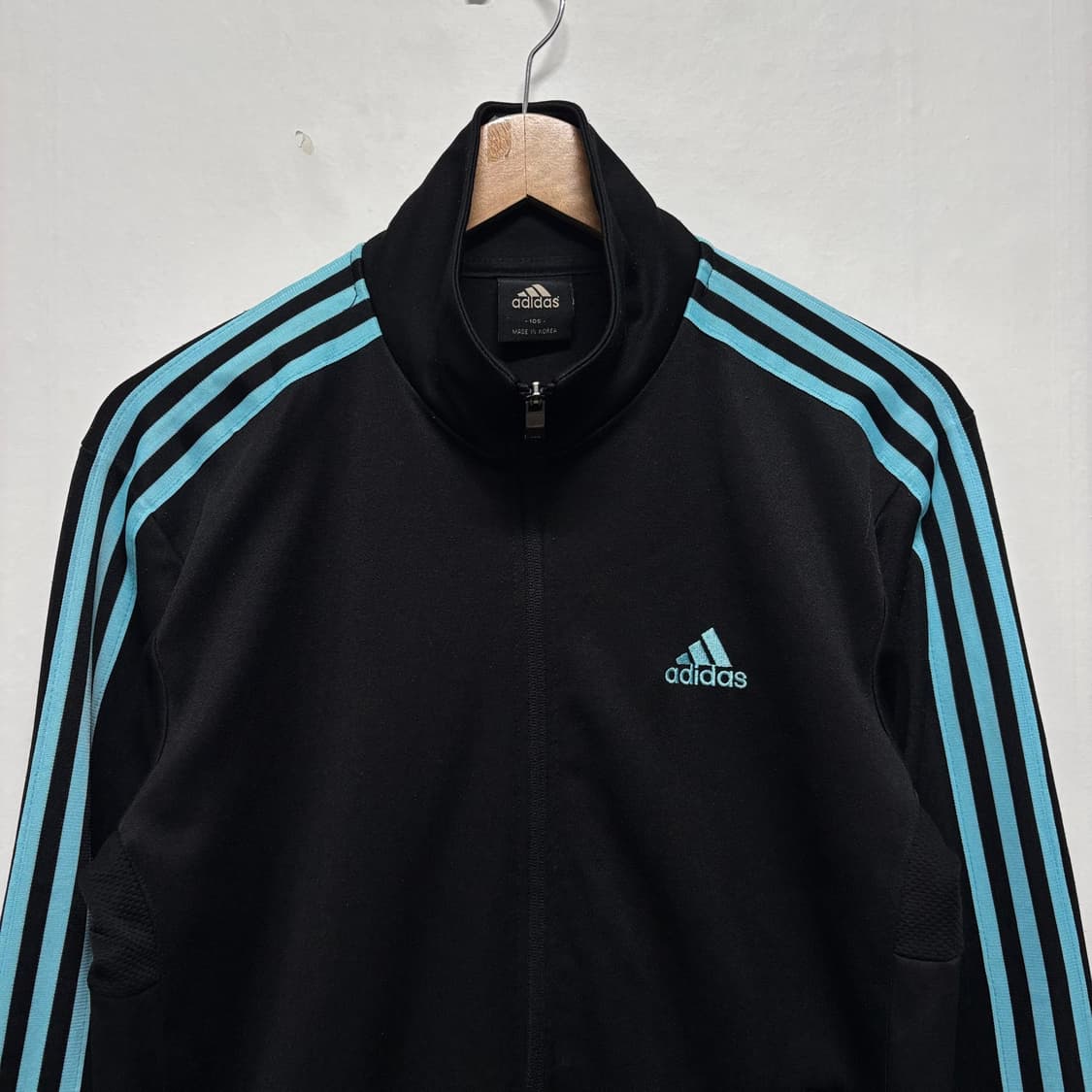 아디다스 블랙/스카이블루 삼선 트랙탑 상품이미지2