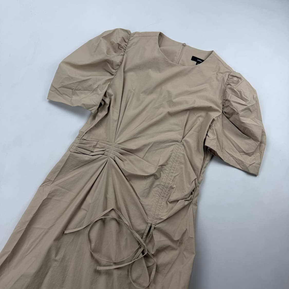 에트몽 Pintuck String Dress, Beige 상품이미지6