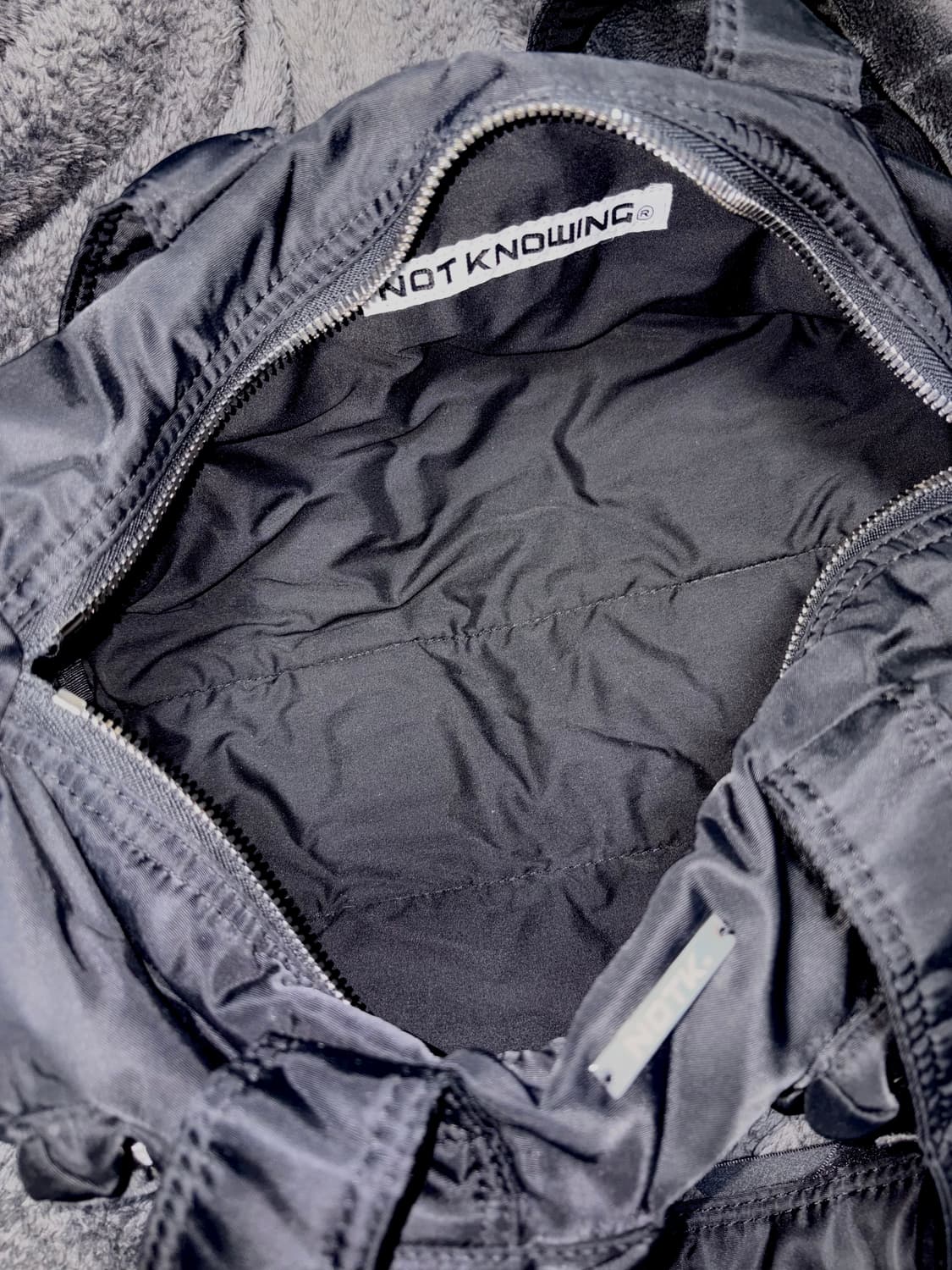 낫노잉 더플백 판매합니다 상품이미지6