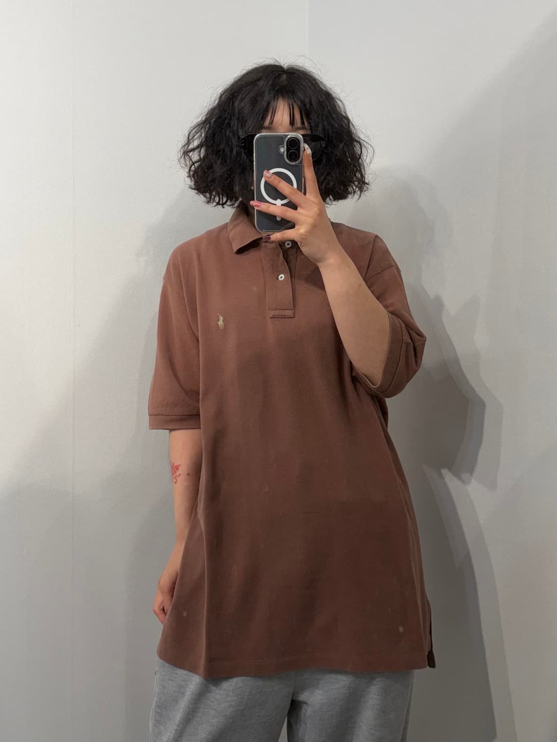 105 폴로 랄프로렌 클래식 핏 피케 반팔 폴로 셔츠 브라운 상품이미지1