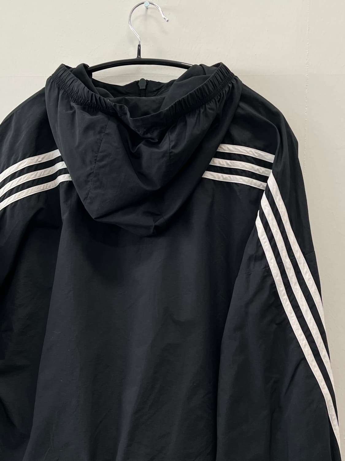 아디다스 우먼스 가오리핏 크롭 우븐 바람막이 자켓 블랙 상품이미지5