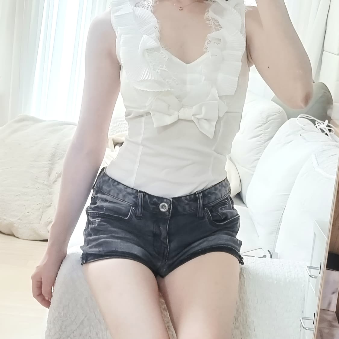 레이스 러플 센터리본 슬리브리스 코튼 블라우스 (44~날씬55) 상품이미지2