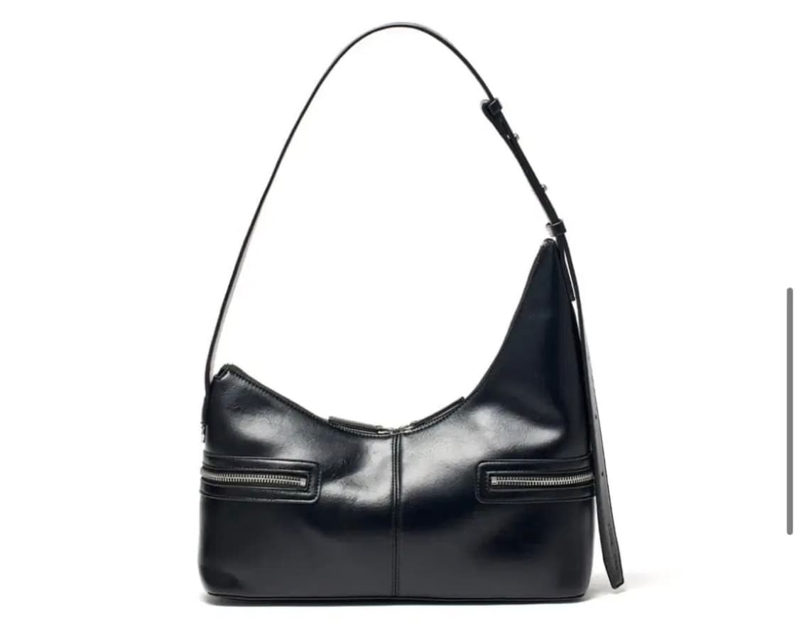 (새제품) 마뗑킴 - ASYMMETRICAL ZIPPER BAG IN B 상품이미지4