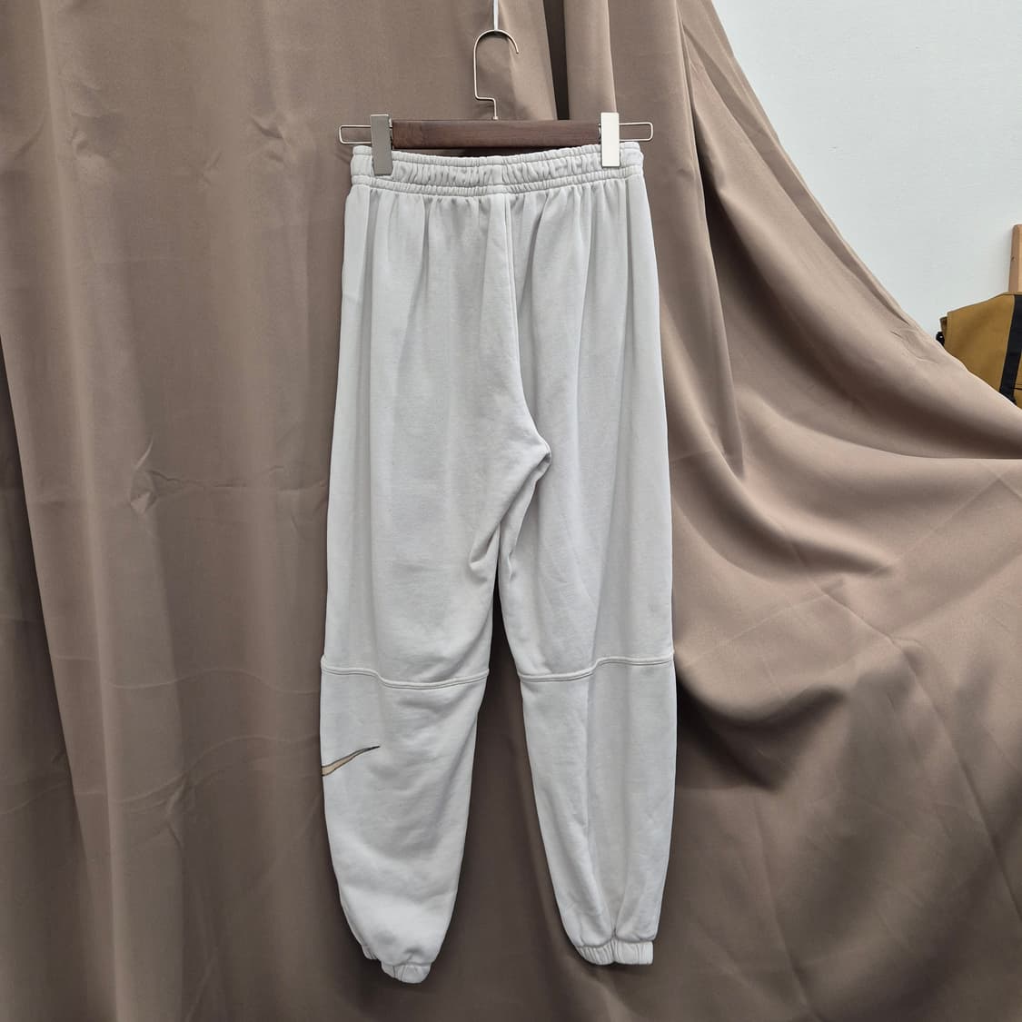 나이키 스우시 아이보리 조거 팬츠 S 상품이미지3