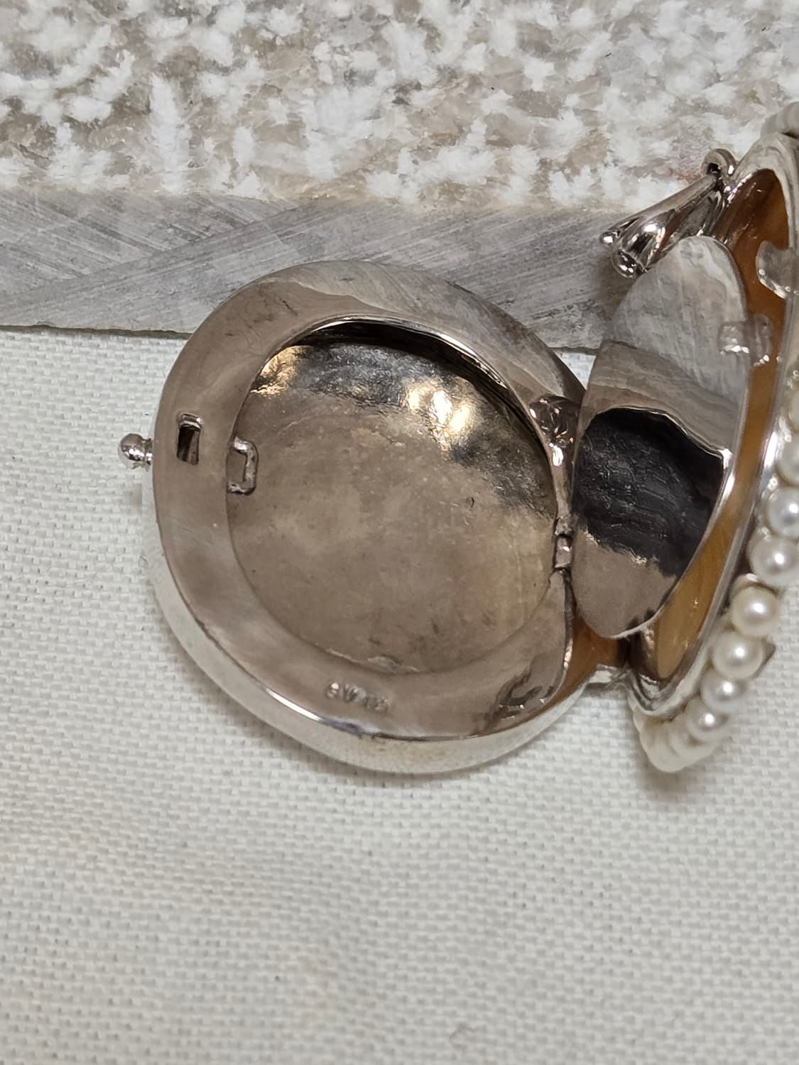 Vintage Sterling Silver Locket Pendant
S 상품이미지3