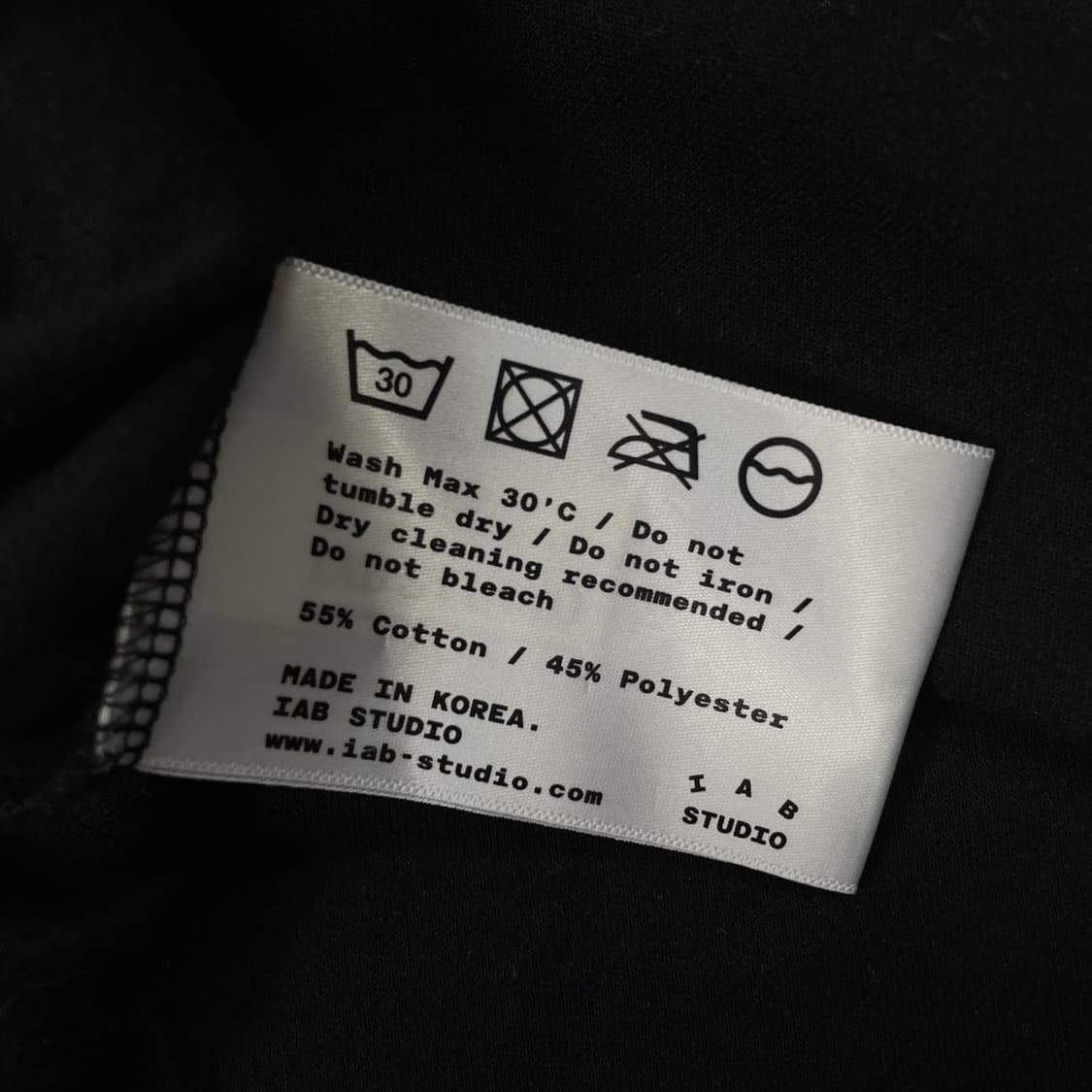 아이앱스튜디오 스펠 로고 반팔 티셔츠 블랙 상품이미지5