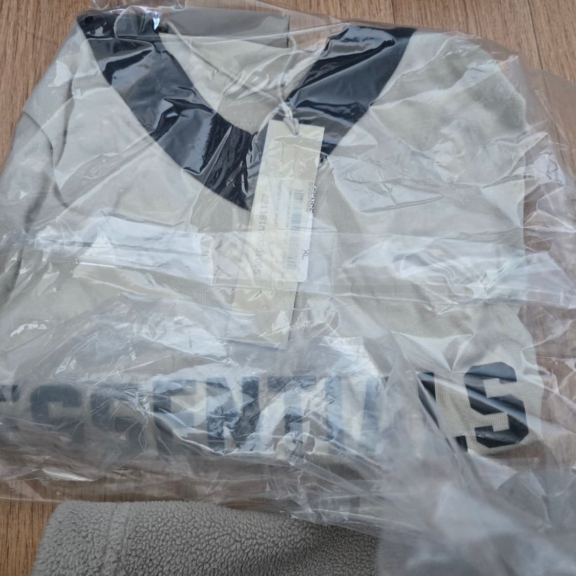 정품 Essentials 브이넥 티셔츠 밀 XL 새상품 상품이미지1