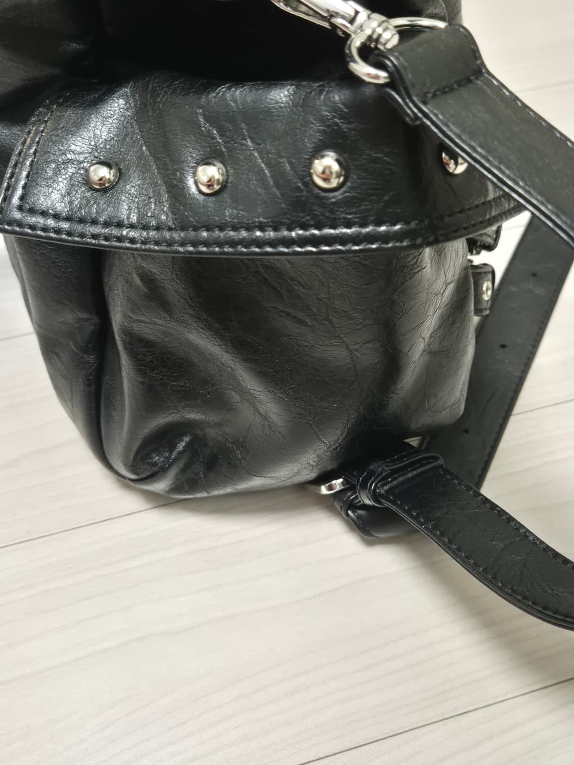다이닛 STUD POCKET BIG BAG IN BLACK 상품이미지6