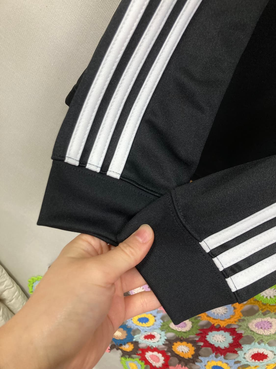 아디다스 오리지널 남녀공용 브이넥 져지 피케 긴팔티셔츠 _ 블랙 상품이미지4