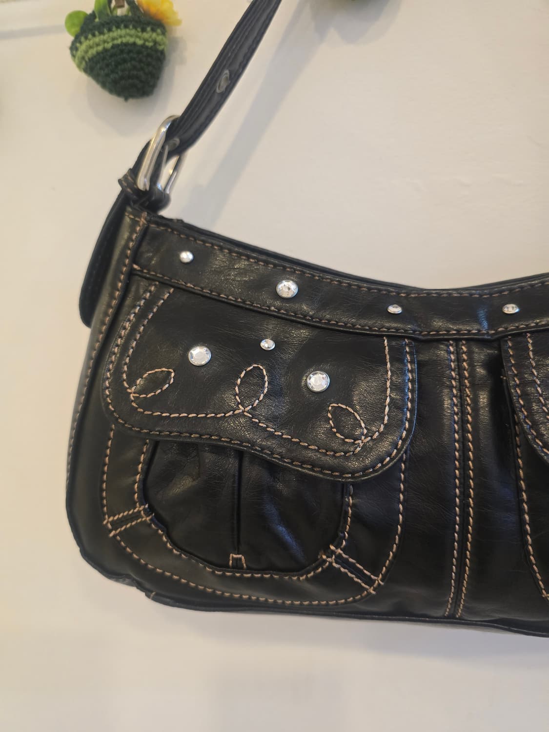 블랙스톤 장식 숄더백 상품이미지3