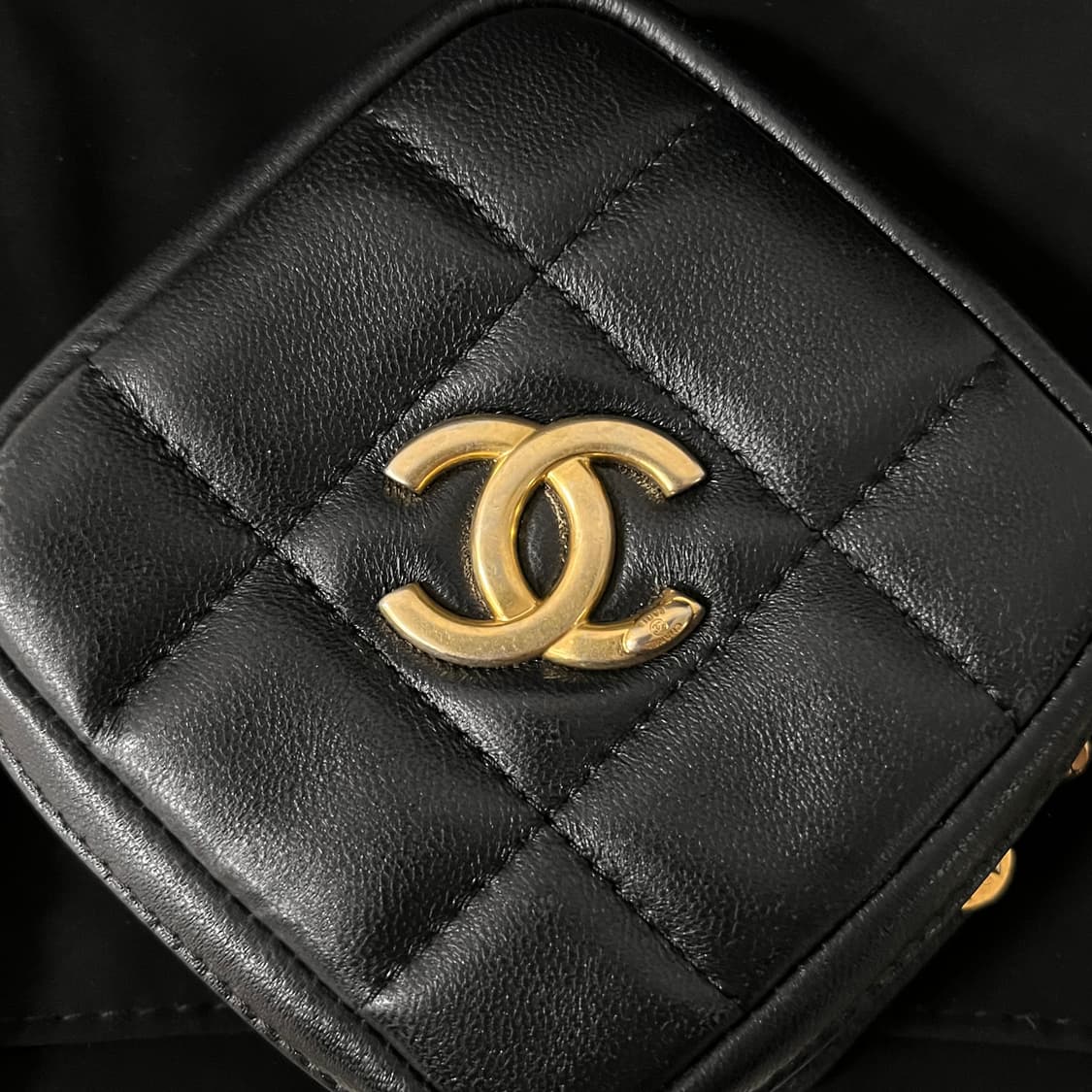 [S급/정품] 샤넬 다이아몬드 체인 미니 블랙 크로스백 가방 AP1926 상품이미지3