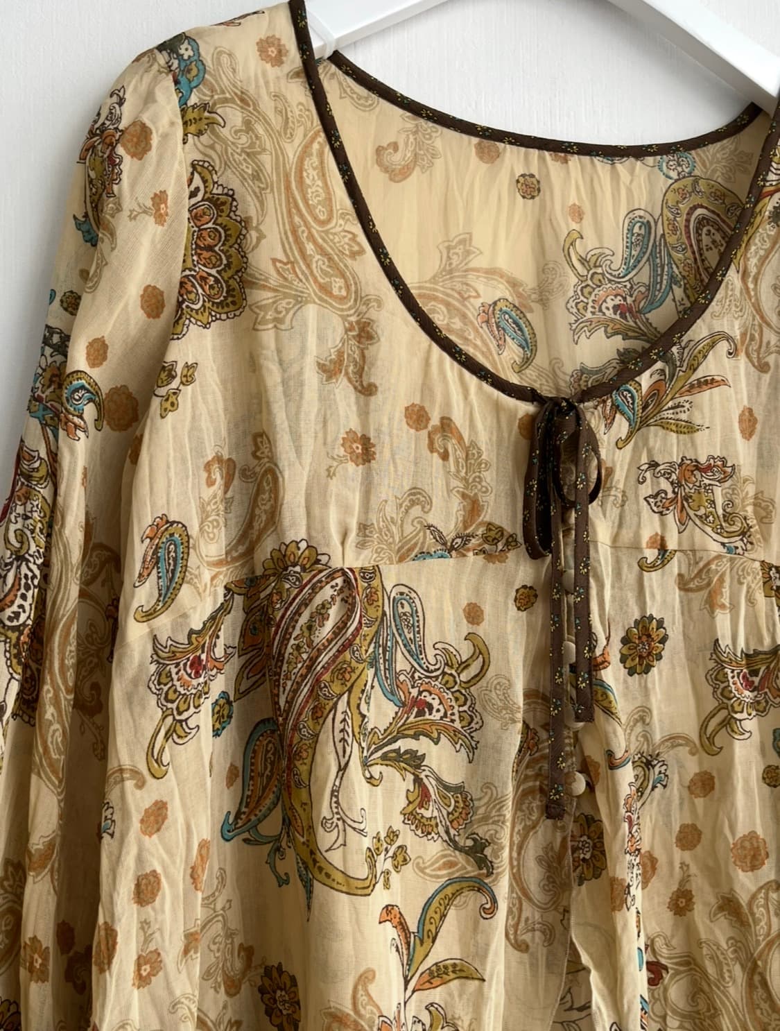 베이지 페이즐리 플레어 블라우스  상품이미지2
