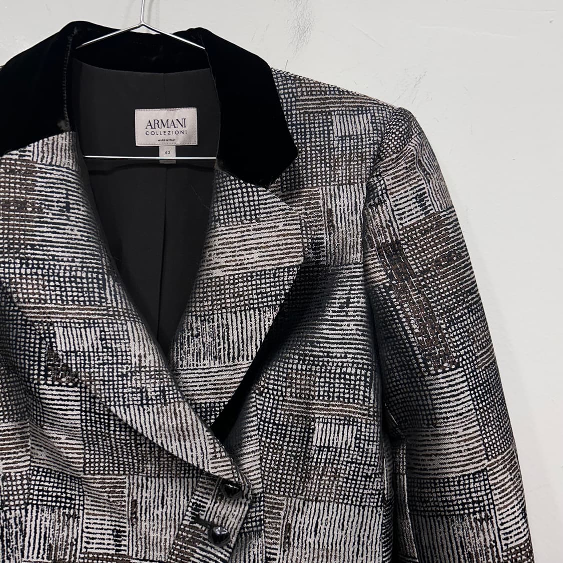 아르마니 꼴레지오니 자카드패턴 벨벳 블레이저 상품이미지1