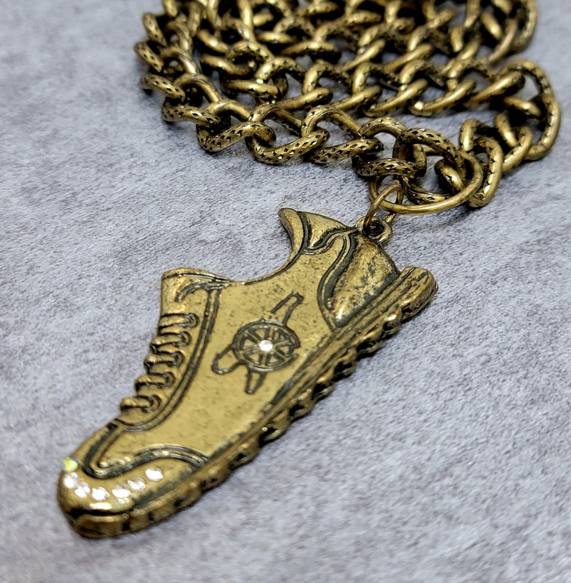 vintage sneakers necklace 상품이미지1