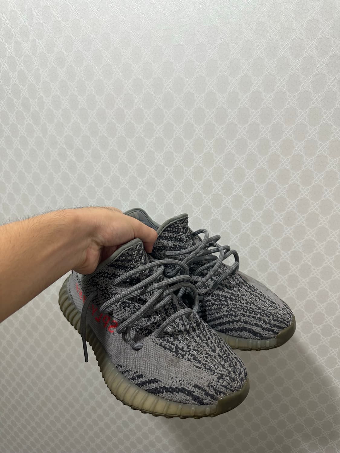이지부스트 350 v2 벨루가2.0 상품이미지2