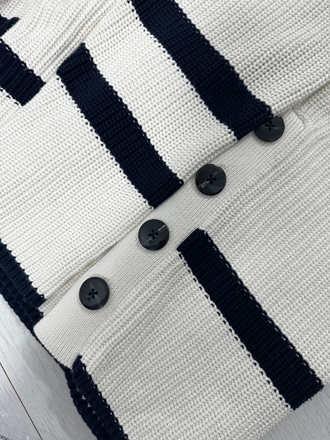 코튼 사이드 버튼 스웨터 상품이미지4