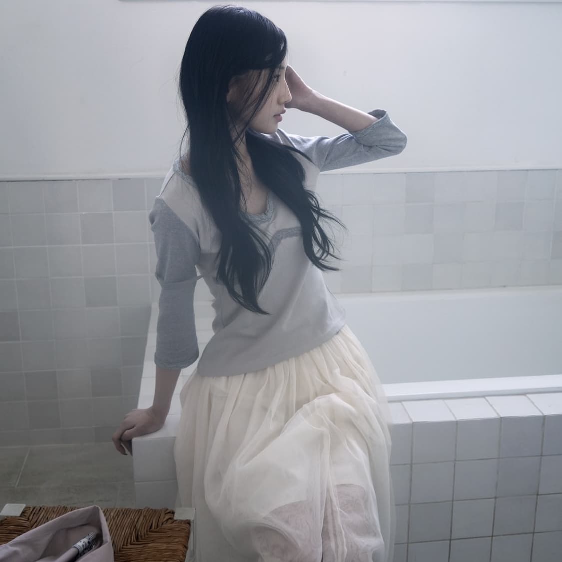 인앤양인하모니 레이스 탑 그레이 티셔츠 상품이미지3