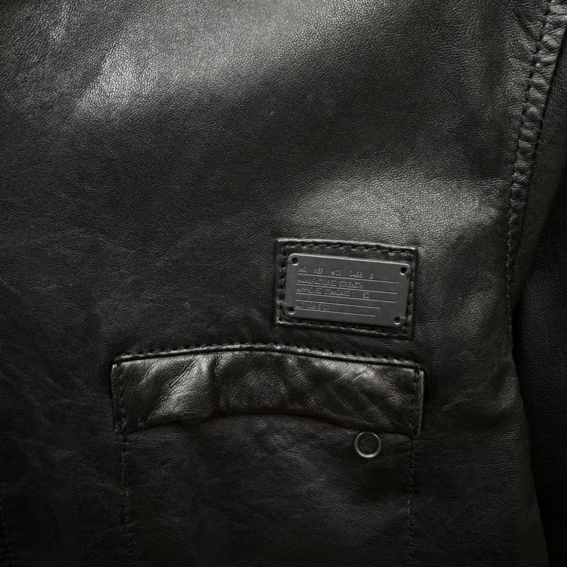 인더스트리 리얼 레더 봄버 자켓 전면 패치 포인트 블랙 상품이미지5
