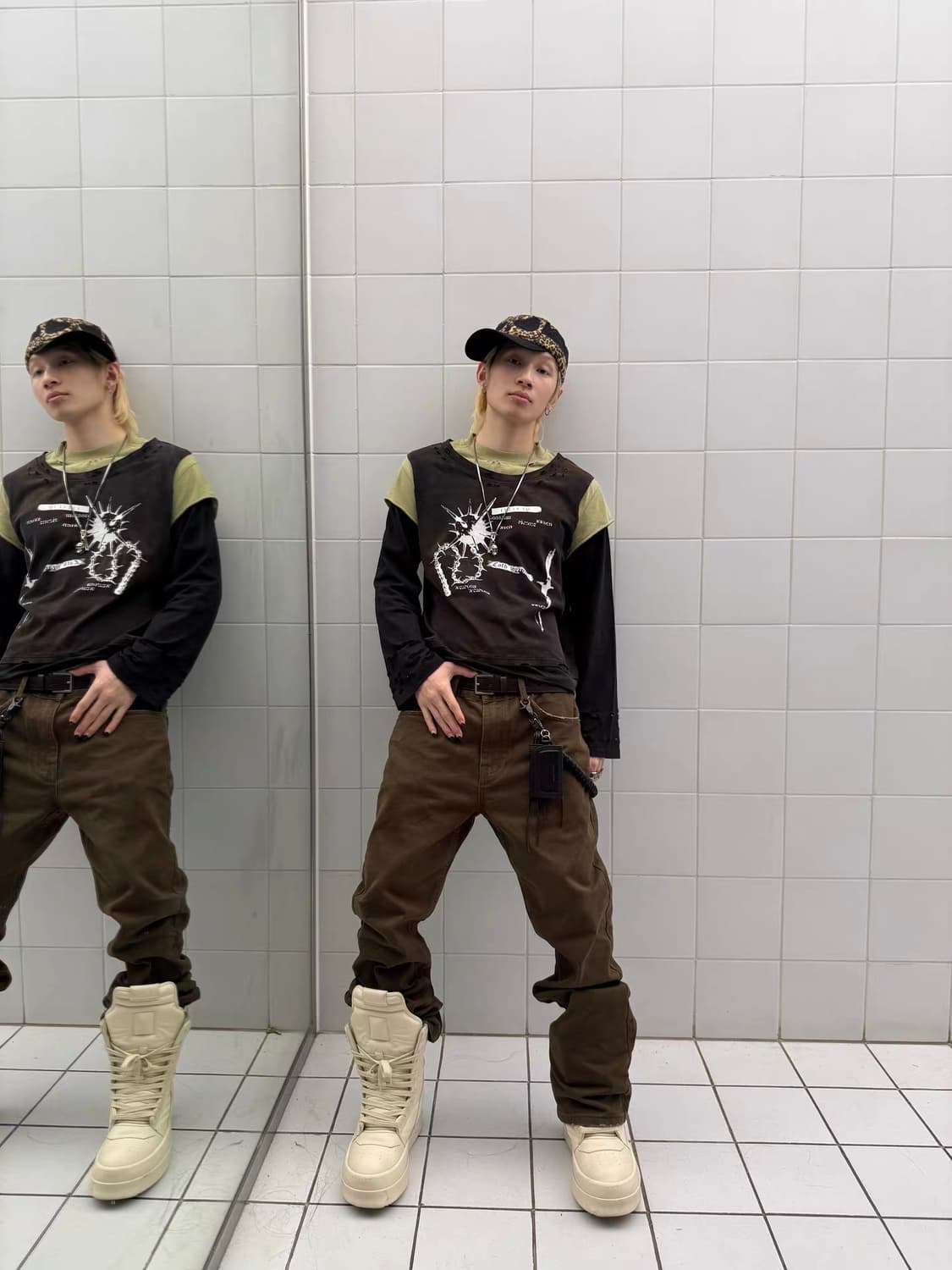 Three-Panel Distressed Cotton Pullover  상품이미지5